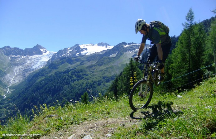 Ally nailing the rolling endo corner with awesome backdrop