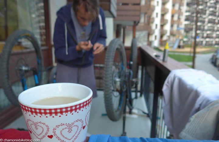 Sandy sorts his bike, I drink tea. Pre-race stress as usual.