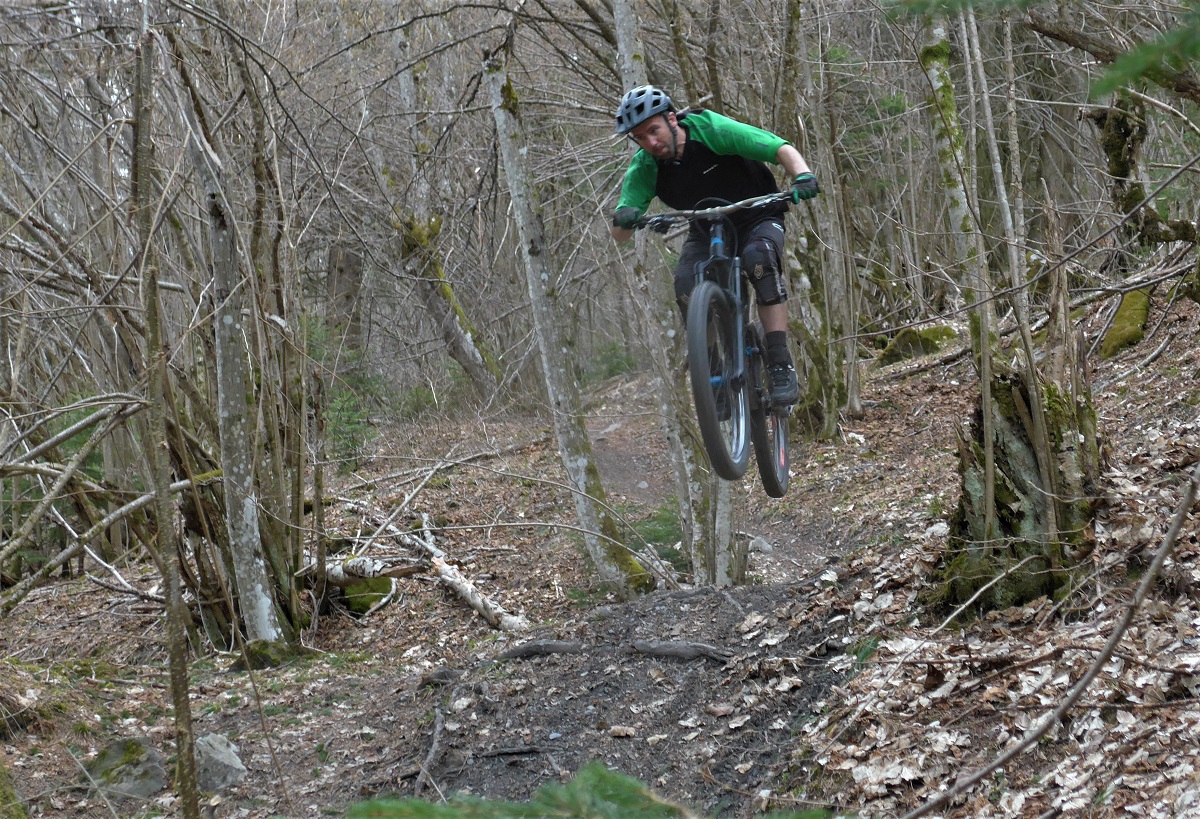 Oli on the "braap" section of the Servoz freeride trail, air to corner, always good for throwing fun bodyshapes.