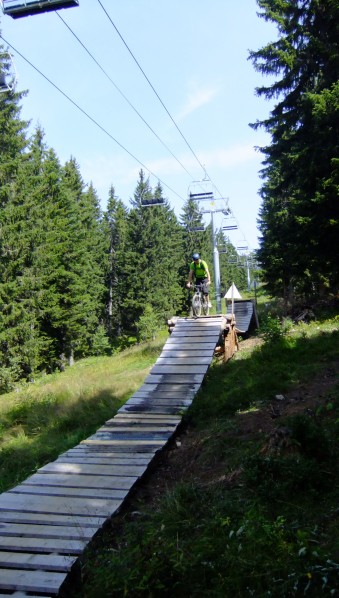 Bike Park blue, air-bridge-air